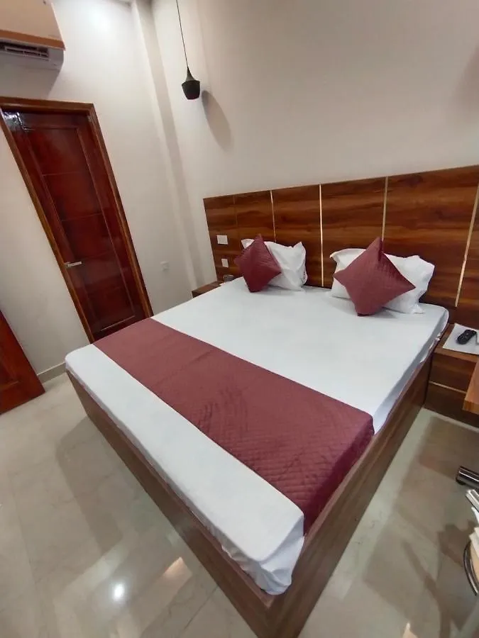 Hotel Kartik Zirakpur 0*,  India