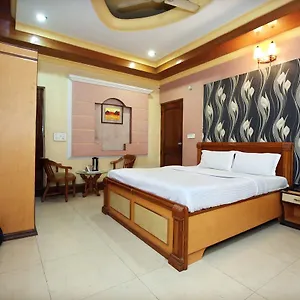 Hotel Capital O 10990 Gobind Regency, Zirakpur